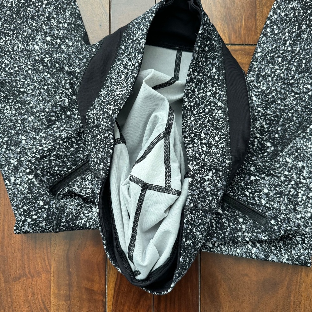 Lululemon Athleta Sequin Black/White Cropped Legging 10 - Picture 7 of 10